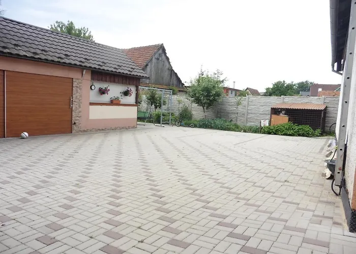 Domcek Pre Rodinku A Priatelov