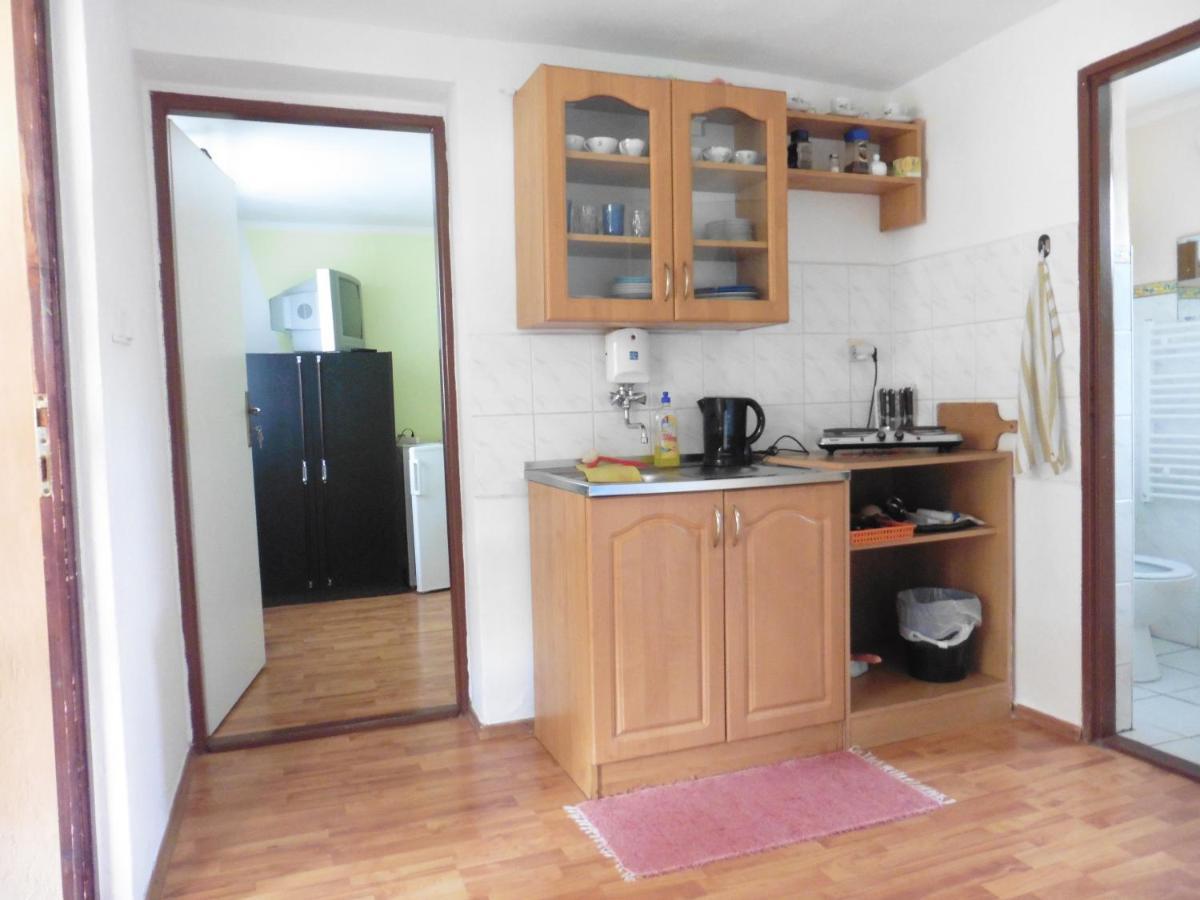 Domcek Pre Rodinku A Priatelov